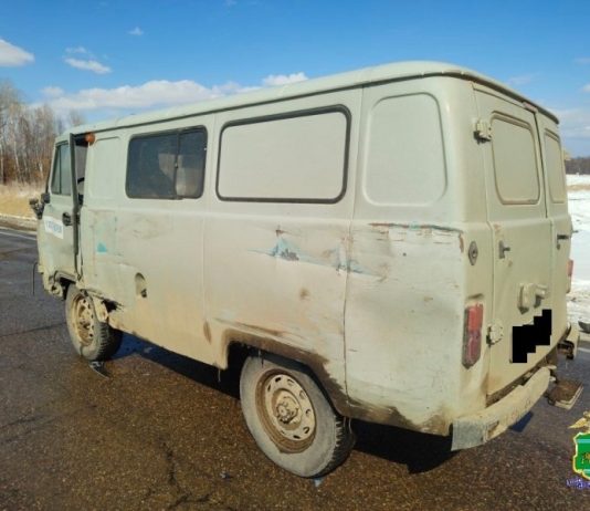 «Буханка» и КАМАЗ столкнулись на трассе в Биробиджанском районе ЕАО