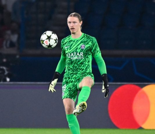 Пас Сафонова помог Кварацхелия забить гол «Челси» в матче Лиги чемпионов