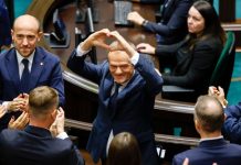 Захарова прокомментировала намерение Польши заполучить ядерное оружие