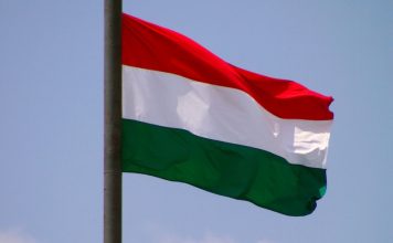 Более 8 млн венгров голосуют на парламентских выборах в воскресенье