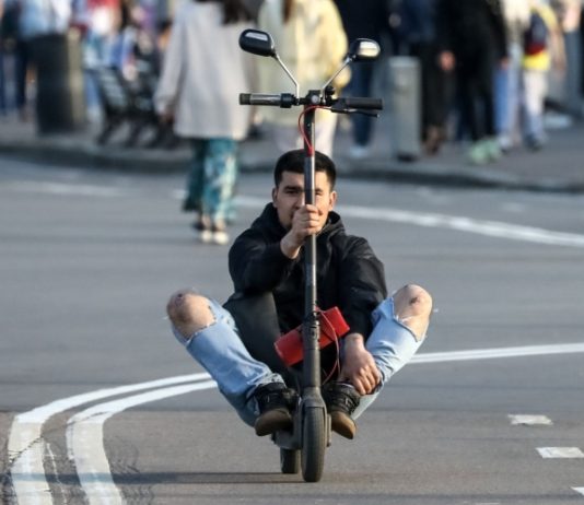 В Котельниках полностью запретили аренду электросамокатов