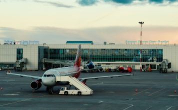 Росавиация: аэропорт Пулково принимает рейсы по согласованию