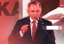 Президент Польши Навроцкий уронил пакетик со снюсом во время интервью