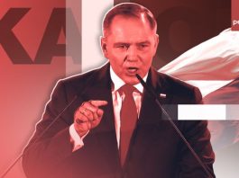 Президент Польши Навроцкий уронил пакетик со снюсом во время интервью