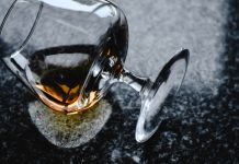 Роспотребнадзор приостановил продажу некачественного алкоголя из Армении