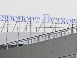 Аэропорт Пулково приостановил работу