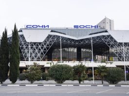 Аэропорт Сочи в третий раз за день ввел ограничения на полеты