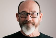 Умер режиссер культового фильма «Маска» с Джимом Керри Чак Рассел