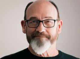 Умер режиссер культового фильма «Маска» с Джимом Керри Чак Рассел