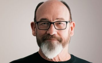 Умер режиссер культового фильма «Маска» с Джимом Керри Чак Рассел