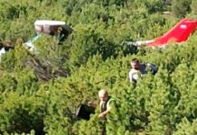 Грелись под чехлом самолета, ждали помощи: пилоты Cessna рассказали, как выжили