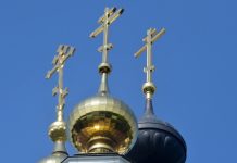 Сотрудники украинского военкомата задержали двух священнослужителей УПЦ