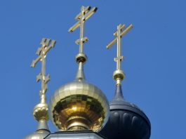 Сотрудники украинского военкомата задержали двух священнослужителей УПЦ
