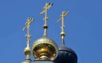 Сотрудники украинского военкомата задержали двух священнослужителей УПЦ