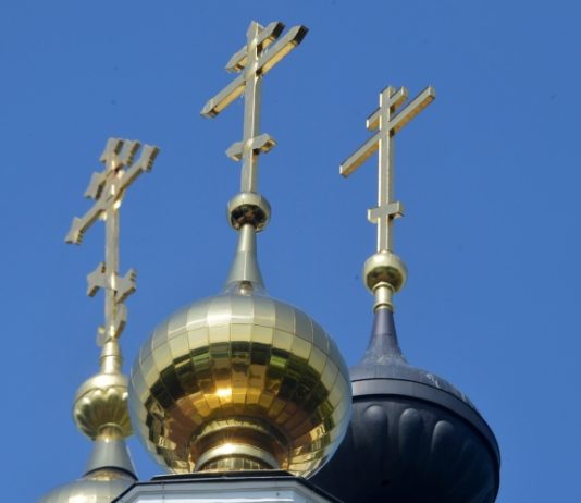 Сотрудники украинского военкомата задержали двух священнослужителей УПЦ