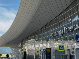 В Геленджике ограничили гражданское авиасообщение