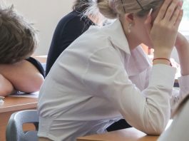 Онищенко: по четвергам не рекомендуется проводить контрольные работы в школах