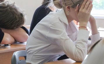 Онищенко: по четвергам не рекомендуется проводить контрольные работы в школах
