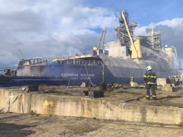 В Кронштадте загорелось судно «Адмирал Макаров»