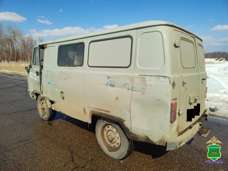 "Буханка" и КАМАЗ столкнулись на трассе в Биробиджанском районе ЕАО