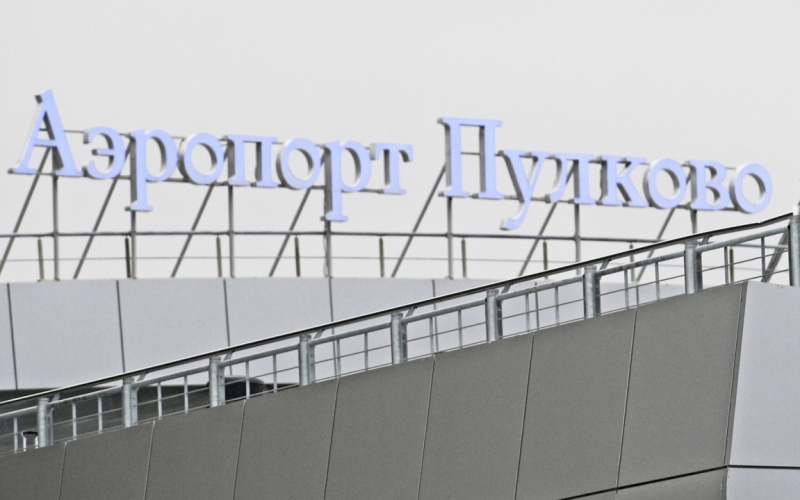 Аэропорт Пулково приостановил работу