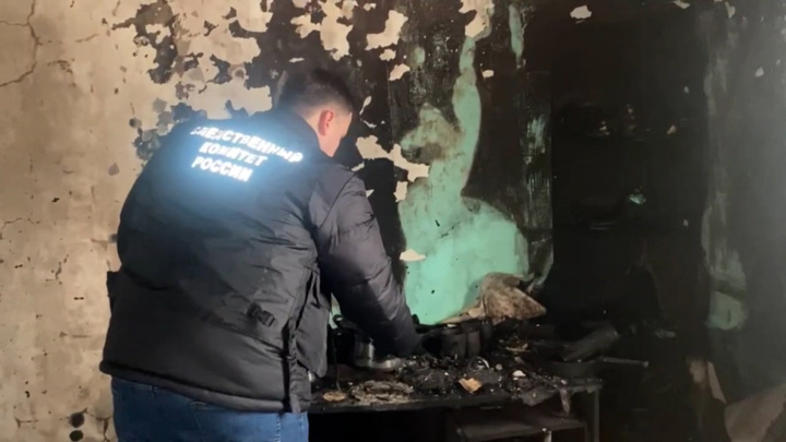 СК опубликовал кадры с места пожара в доме в Балашихе, где погибли 4 человека