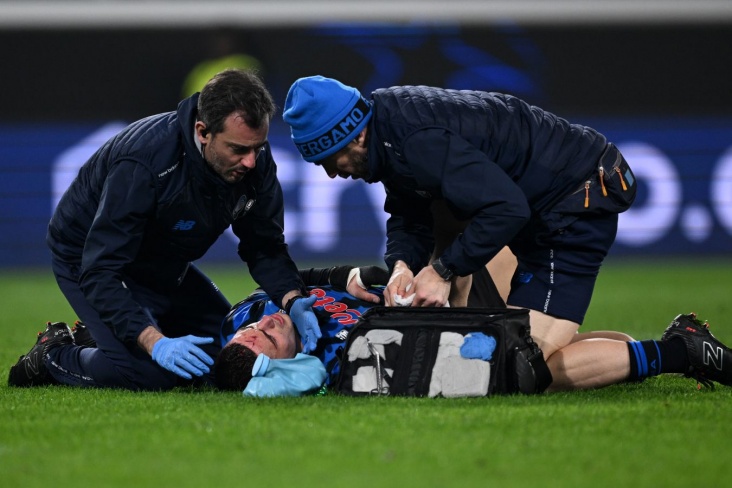 Бенсебаини шипами в кровь разбил голову Крстовичу в матче ЛЧ &laquo;Аталанта&raquo; &mdash; &laquo;Боруссия&raquo;