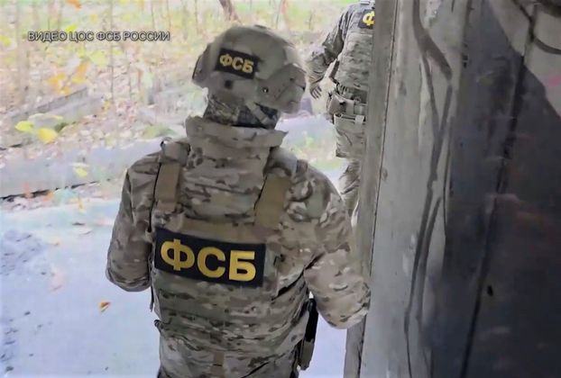 ФСБ показала кадры задержания готовивших теракты в синагогах