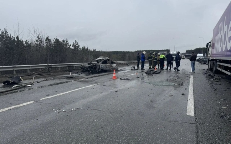 Четыре человека погибли в массовом ДТП в Свердловской области