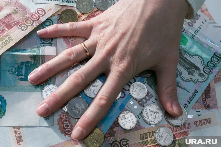 Тюменцам досрочно выплатят пенсии и детские пособия